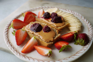 DESAYUNO PROTEICO COMPLETO CON BUDÍN Y FRUTAS