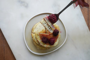 PANCAKES KETO DE LIMÓN Y SEMILLAS DE AMAPOLAS