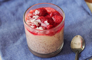CHÍA PUDDING PROTEICO CON FRUTILLAS Y COCO