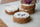 DONAS RELLENAS BAÑADAS EN CHOCOLATE BLANCO